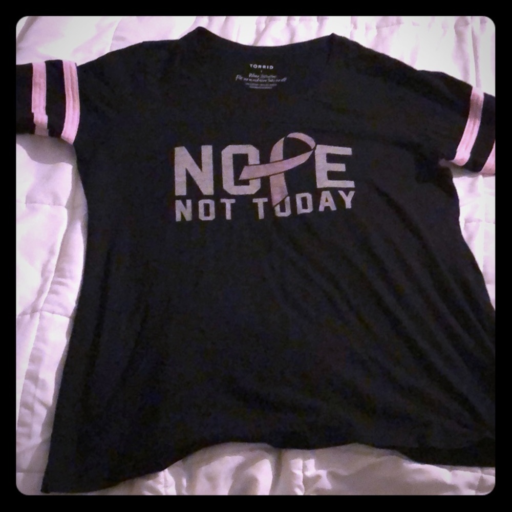 Like new Torrid size 1 breast cancer tee